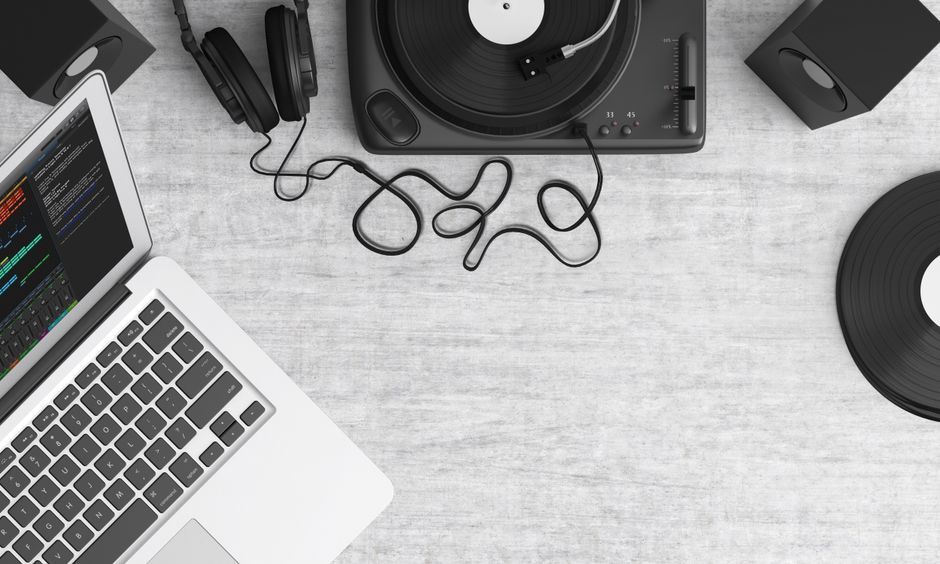 compact vinyl turntable desk accessory
