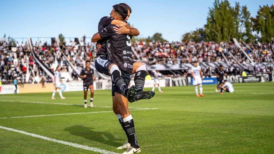 professional football player goal celebration