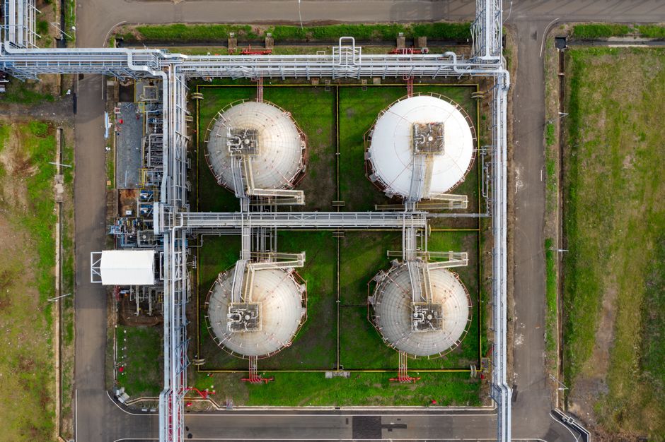 oil refinery industry plant storage tanks