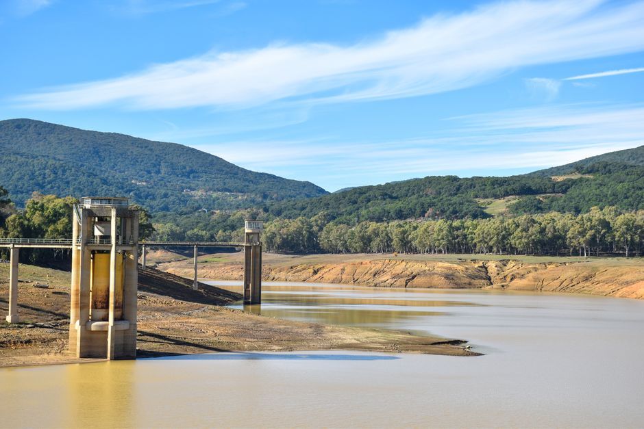 UK river reservoir low water level