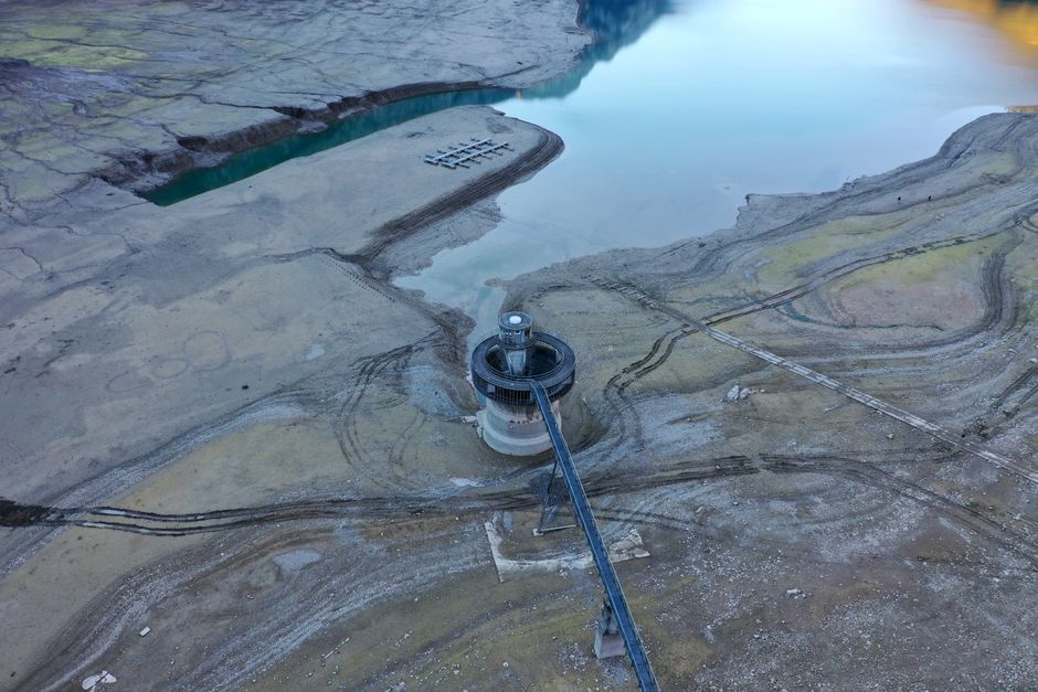 dry reservoir landscape UK environment