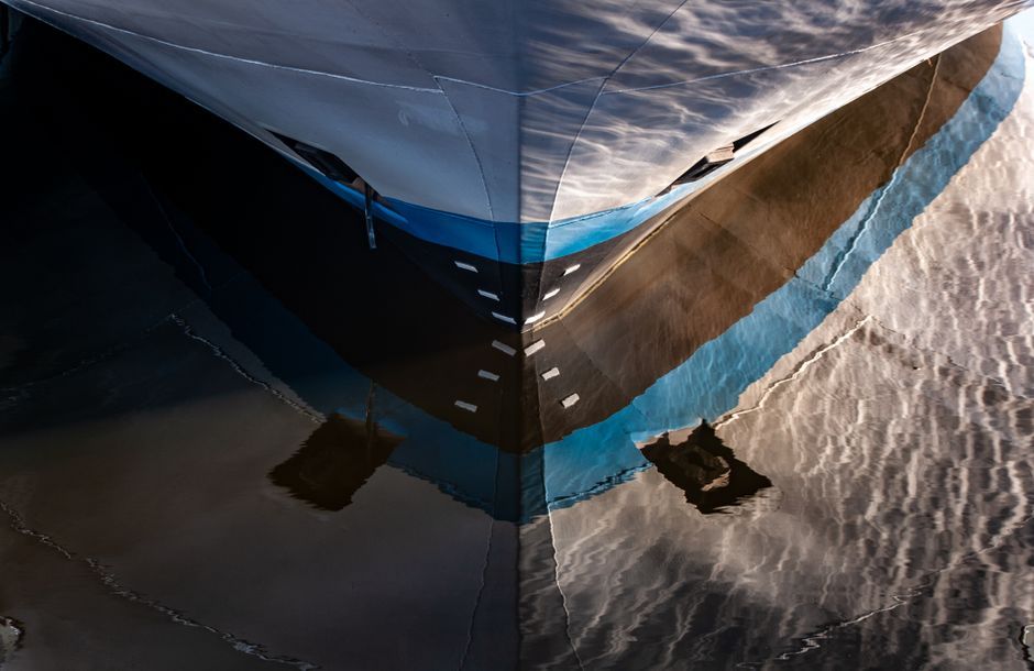 hydrofoil boat hull foils underwater view