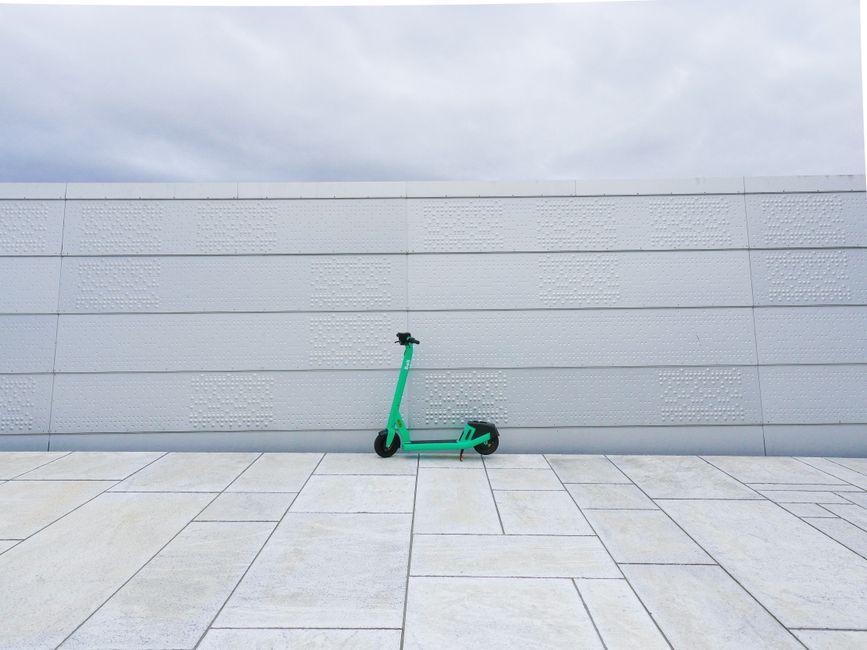 futuristic urban electric kickboard design