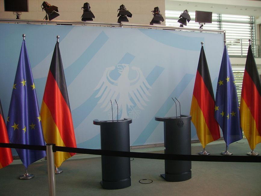 Australia foreign minister press conference building